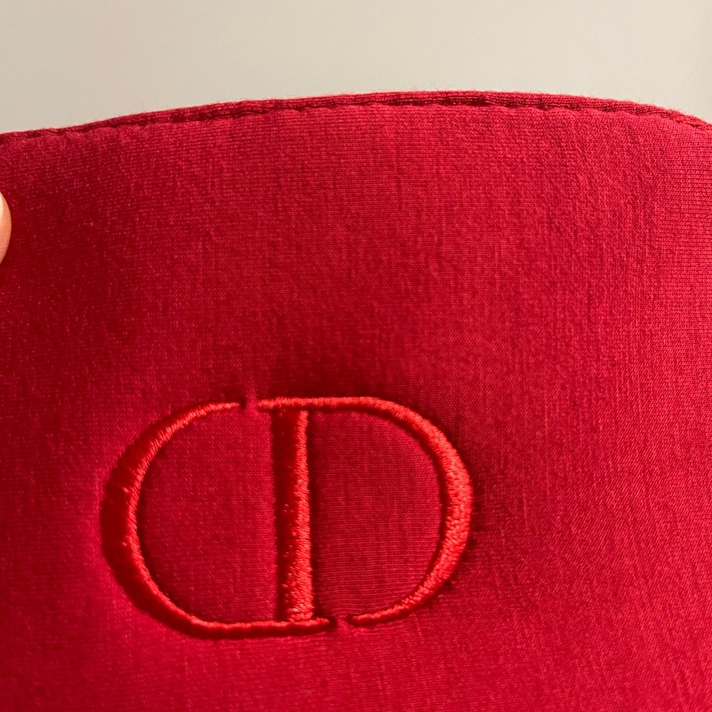 Dior red cosmetics pouch to shoulder bag - Picture 9 of 14